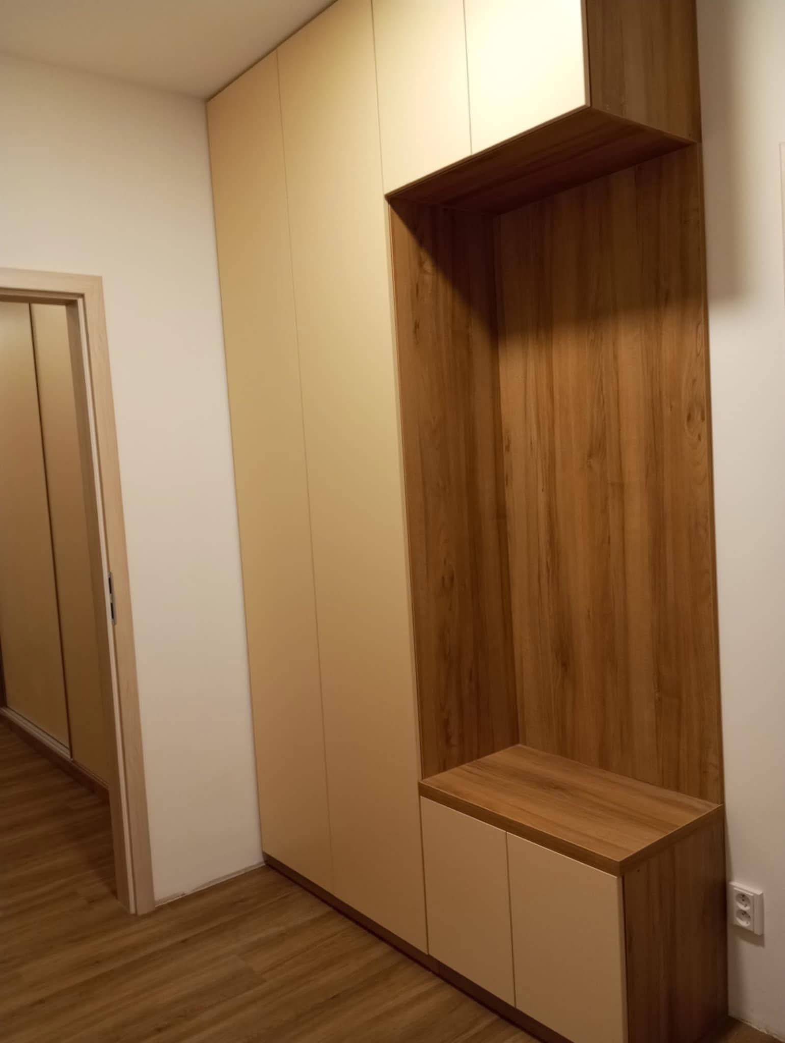 Vestavné skříne na chodbu