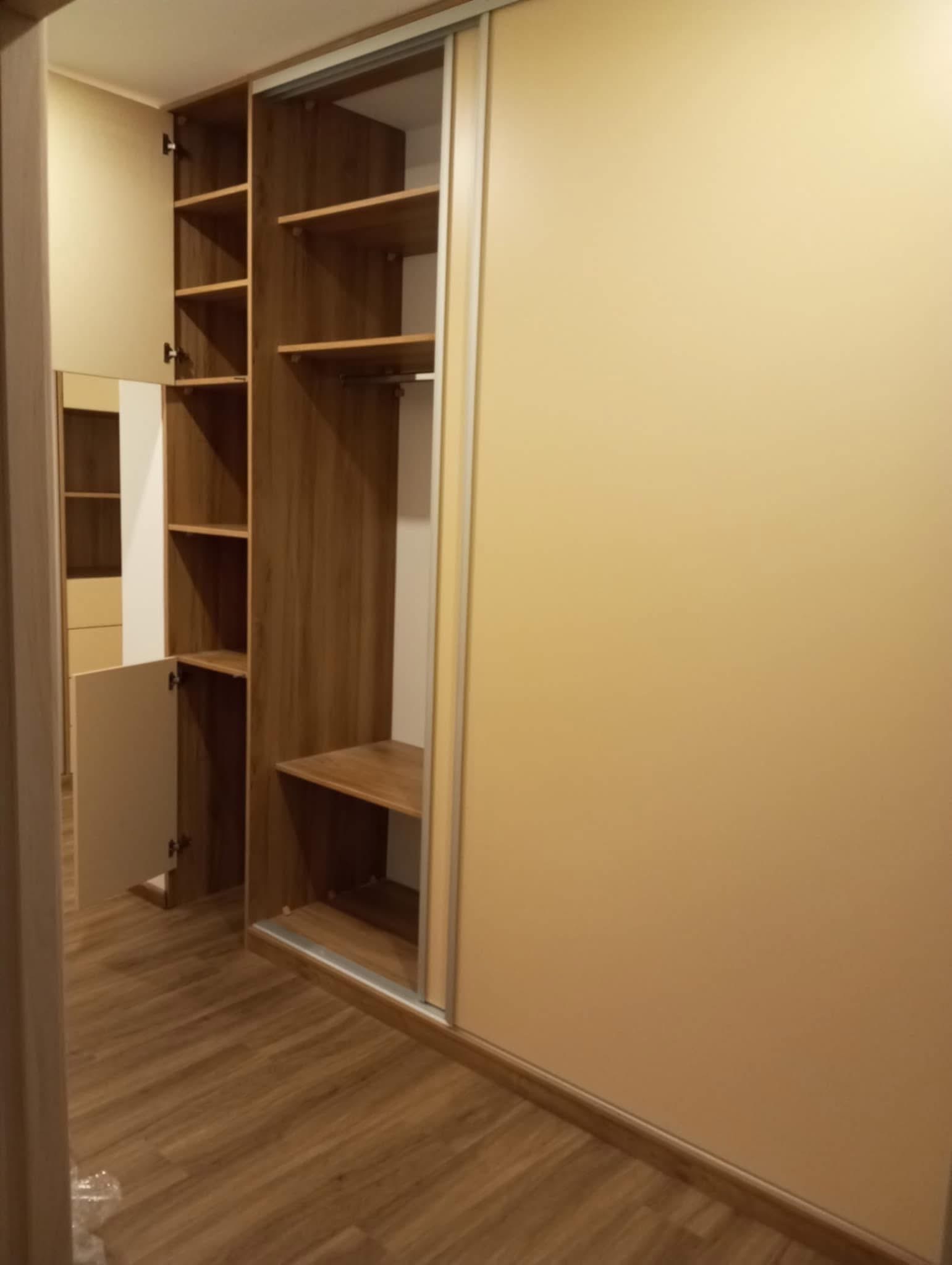Vestavné skříne na chodbu